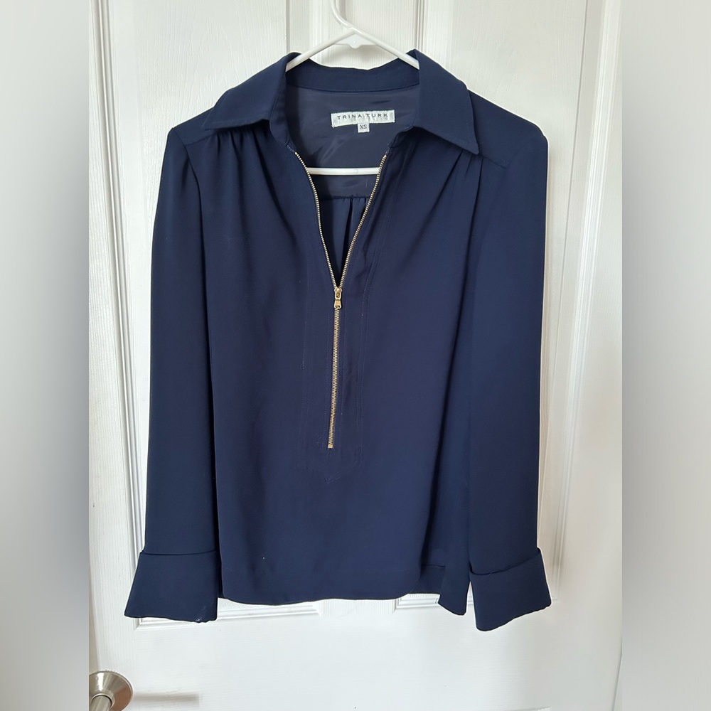 Very chic Trina Turk blouse size XS navy